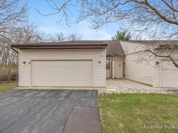 2650 Stonehaven Dr SW, Wyoming, MI 49519