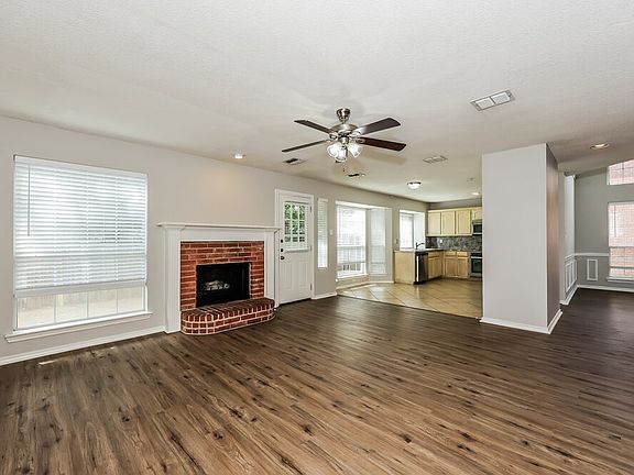 5th image of 3011 Renaissance Dr