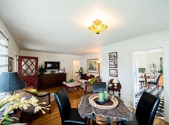 Large view of living room 