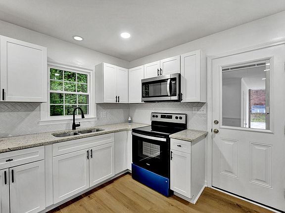 5th image of 709 Loblolly Dr