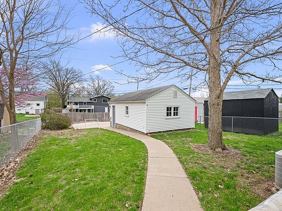 5th image of 2374 33rd St