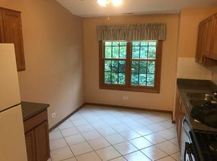 216 Stoneybrook Ln #2D, Bloomingdale, IL 60108