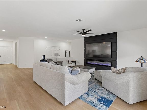 5th image of 9612 Glengarry Dr