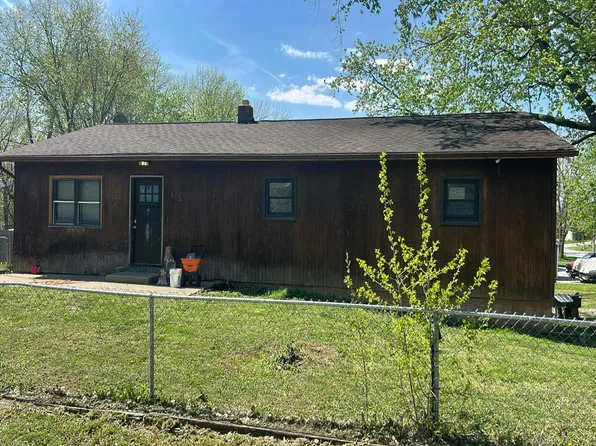 613 Truman St, Moro, IL 62067