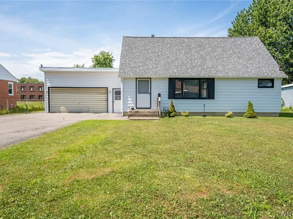 8 Allen St, Angola, NY 14006