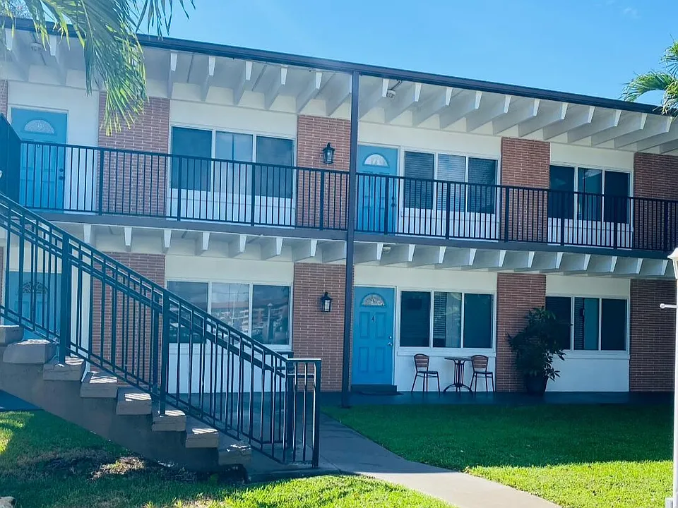 124 Yacht Club Dr #1