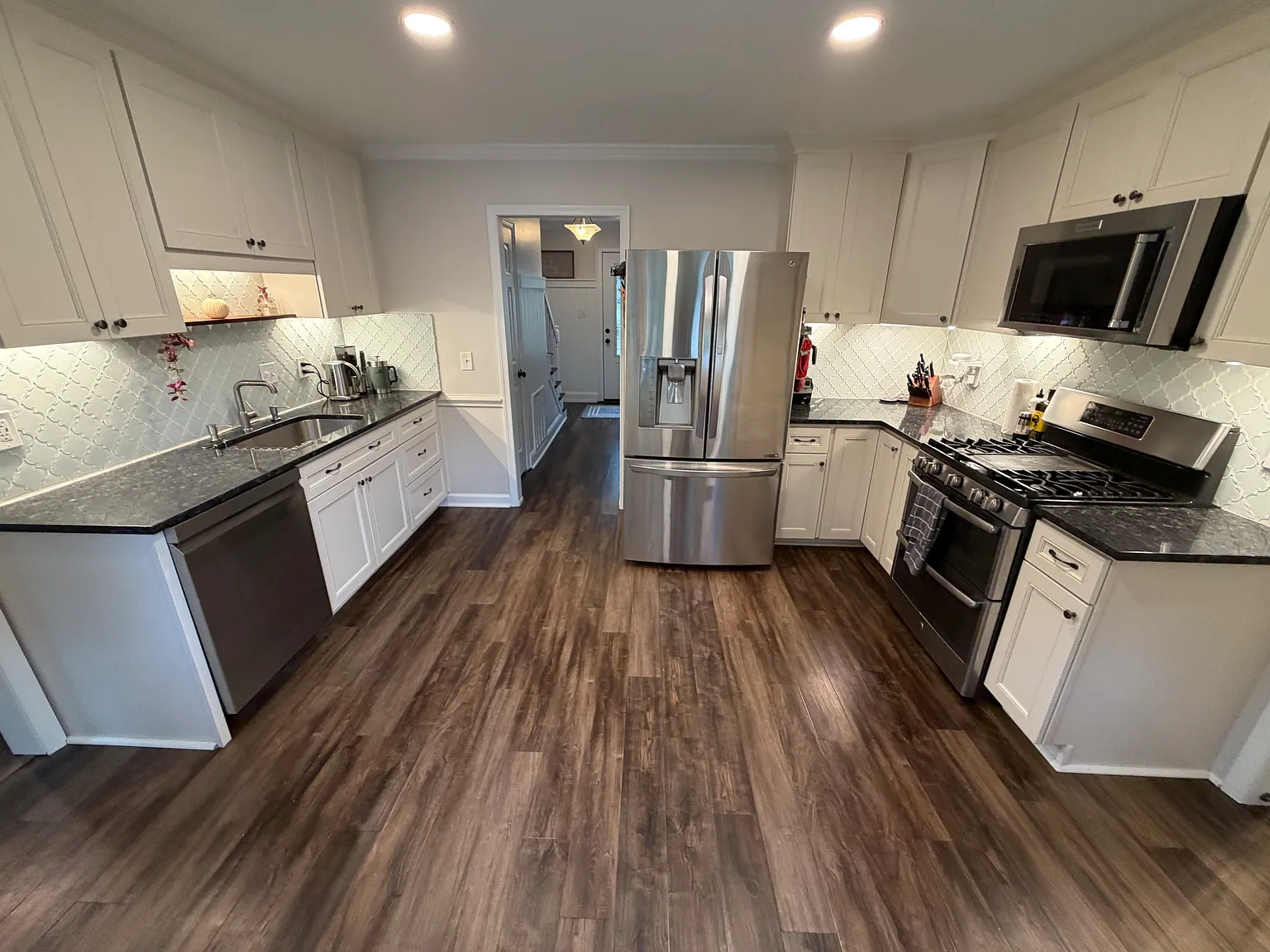 3 bed, 2.5 bath, 1900 sqft, $3,000 — Photo 3