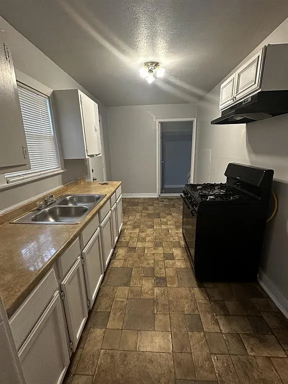 3 bed, 1250 sqft, $1,000 — Photo 4