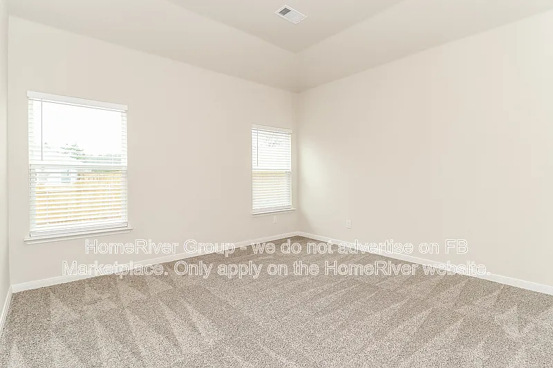 4 bed, 2.0 bath, 1724 sqft, $2,595 — Photo 3