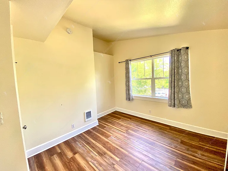 1443 NW 7th St — Photo 13