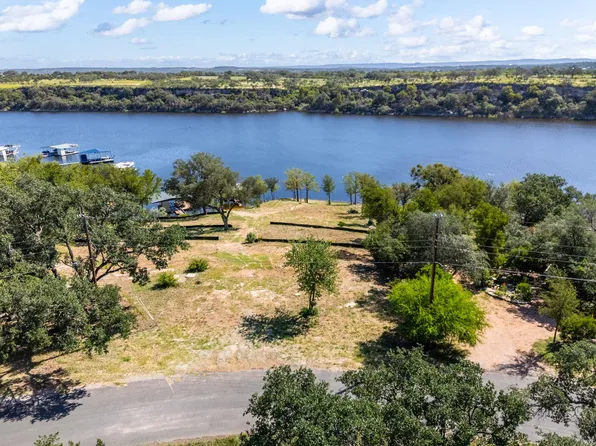 1013 Lake Shore Dr, Spicewood, TX 78669