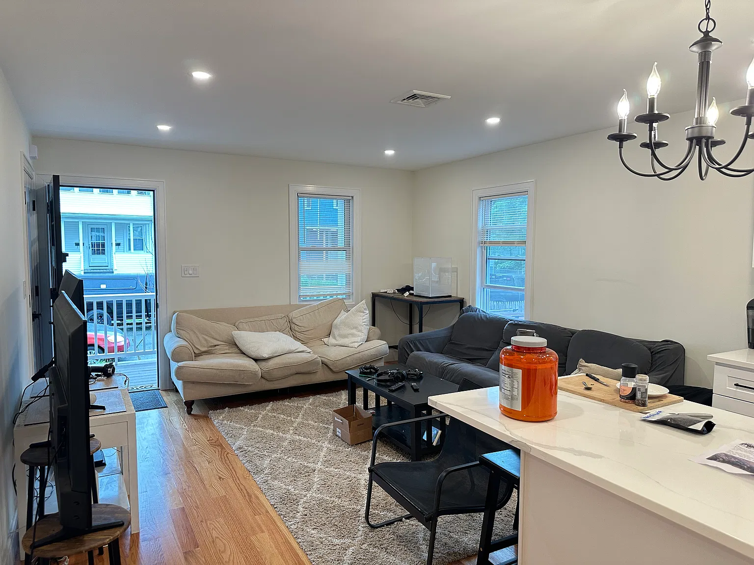 3 bed, 1000 sqft, $3,300 — Photo 4