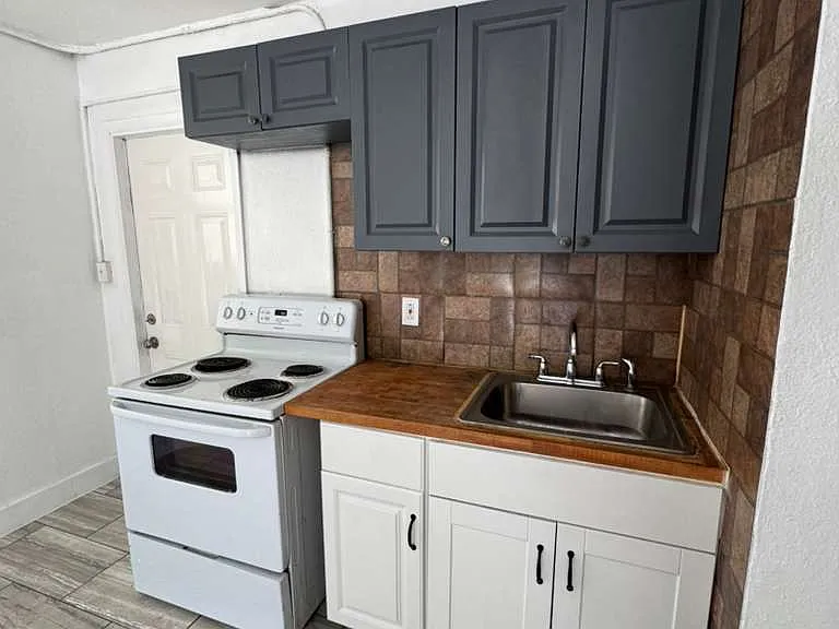 529 Lucy St #5 — Photo 4