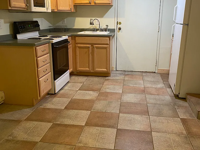 2215 Bryant Ave S — Photo 2