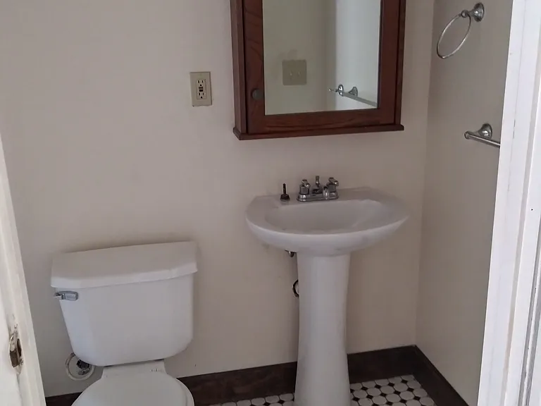 2214 Auburn Ave #2 — Photo 6