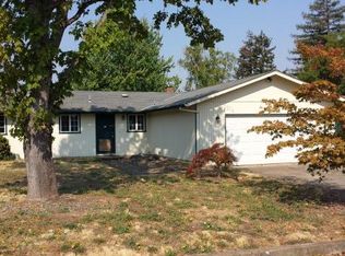 2374 La Canada Dr, Roseburg, OR