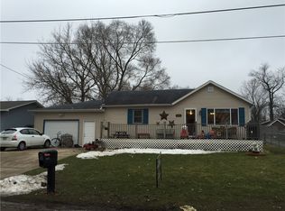 1015 1st St, Center Point, IA 52213