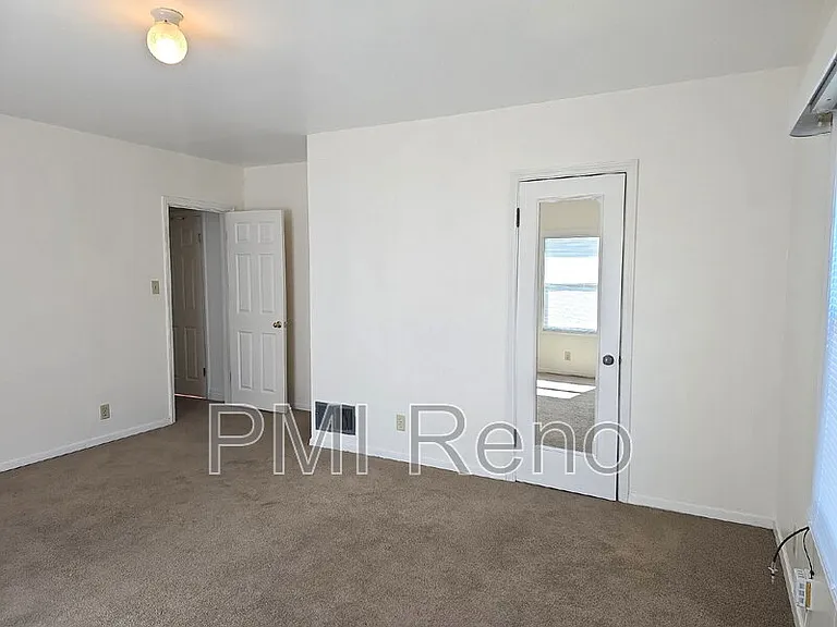 422 1/2 Saint Lawrence Ave #B — Photo 11