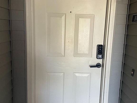 3rd image of 1019 Ravens Crest Dr