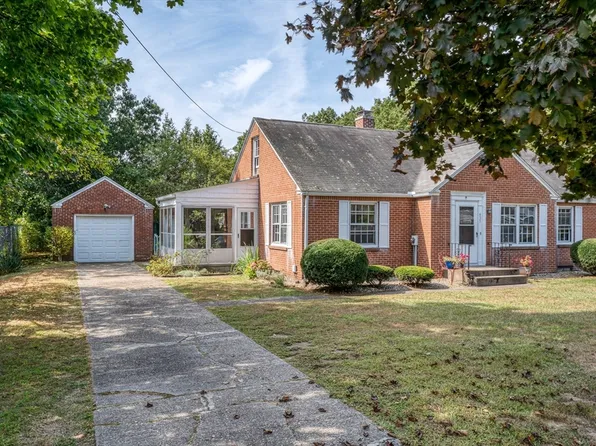 437 Chapin St, Ludlow, MA 01056