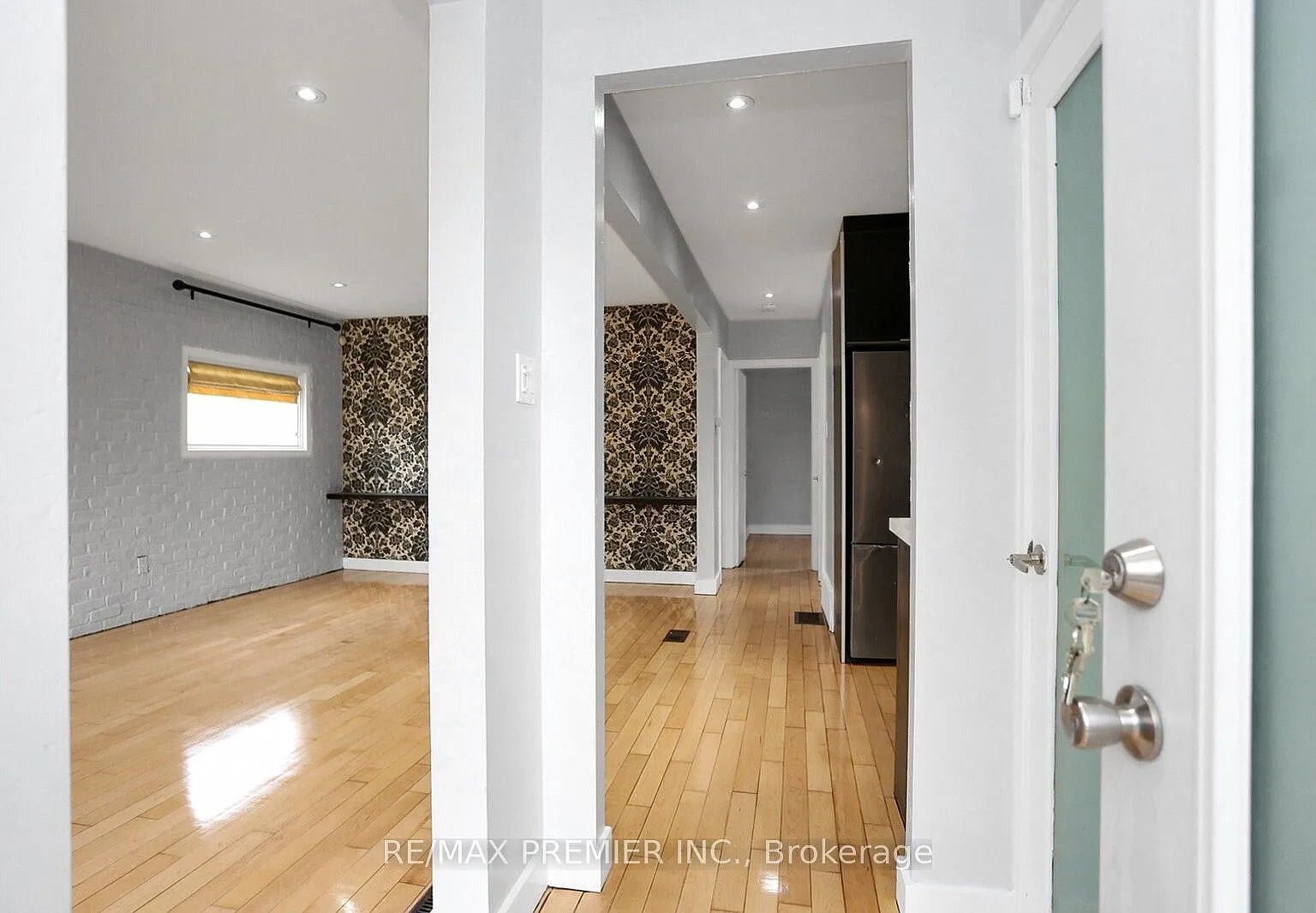 4 bed, $4,000 — Photo 4