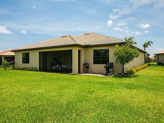 4th image of 5385 Antigua Cir
