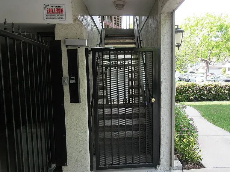 129 S Melrose St #1 — Photo 17