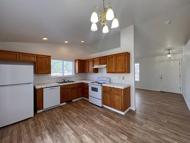 757 Tamsen Rd — Photo 13