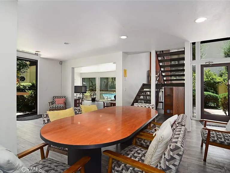 5255 Coldwater Canyon Ave #E — Photo 23