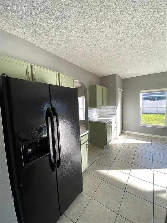 4 bed, 3.0 bath, 2103 sqft, $2,095 — Photo 4