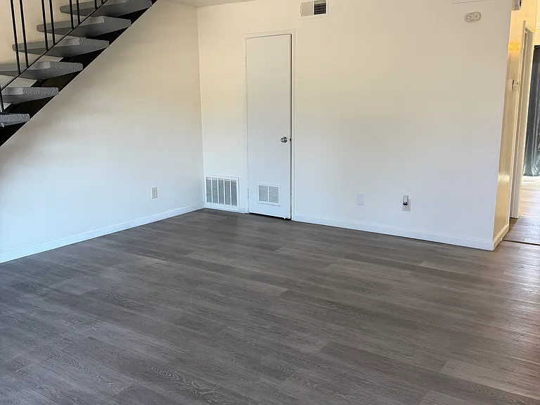 1218 Dana Dr #D — Photo 3
