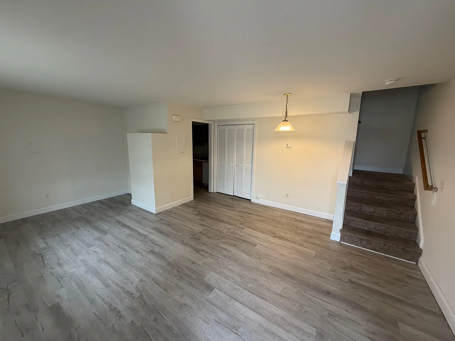 2 bed, 900 sqft, $1,400 — Photo 2