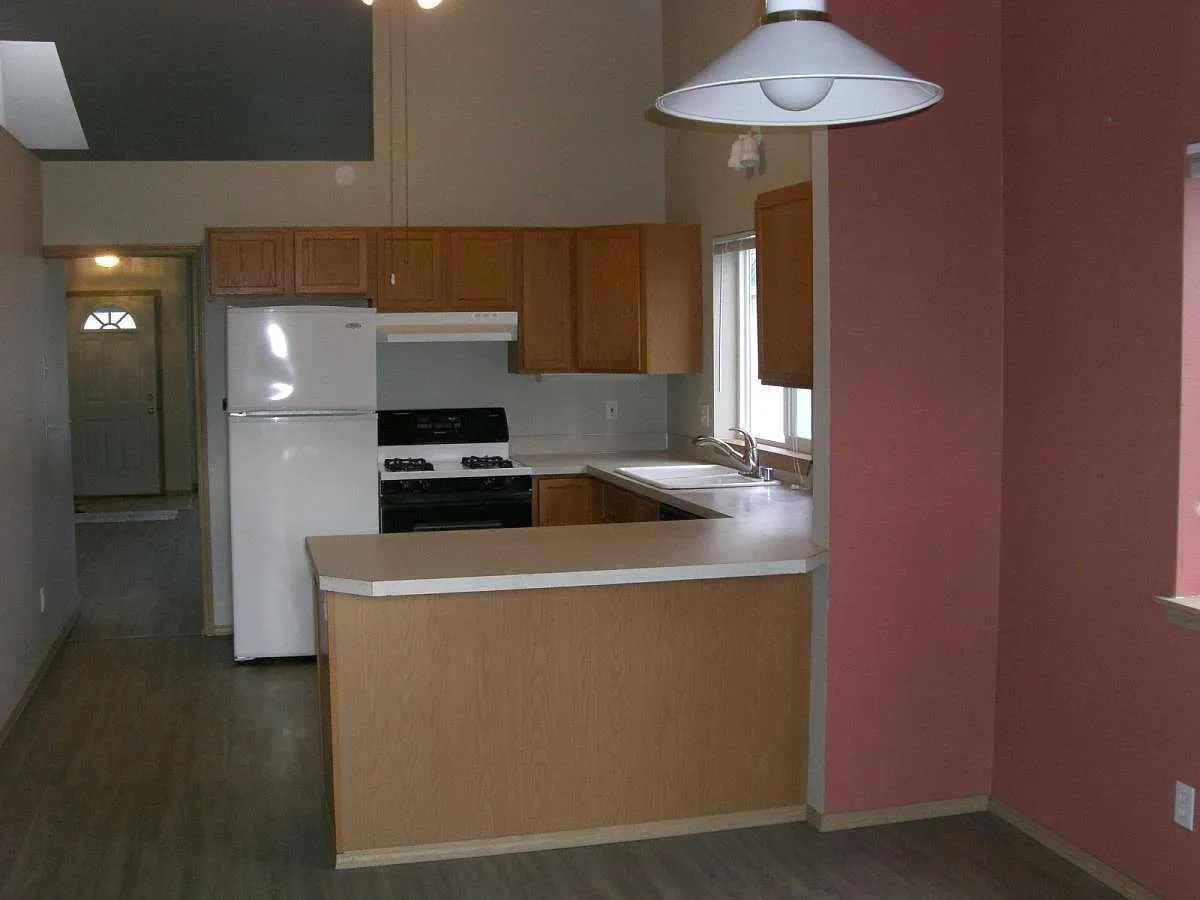 3 bed, 1431 sqft, $2,300 — Photo 4
