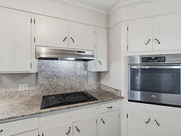 5th image of 808 Ladner St