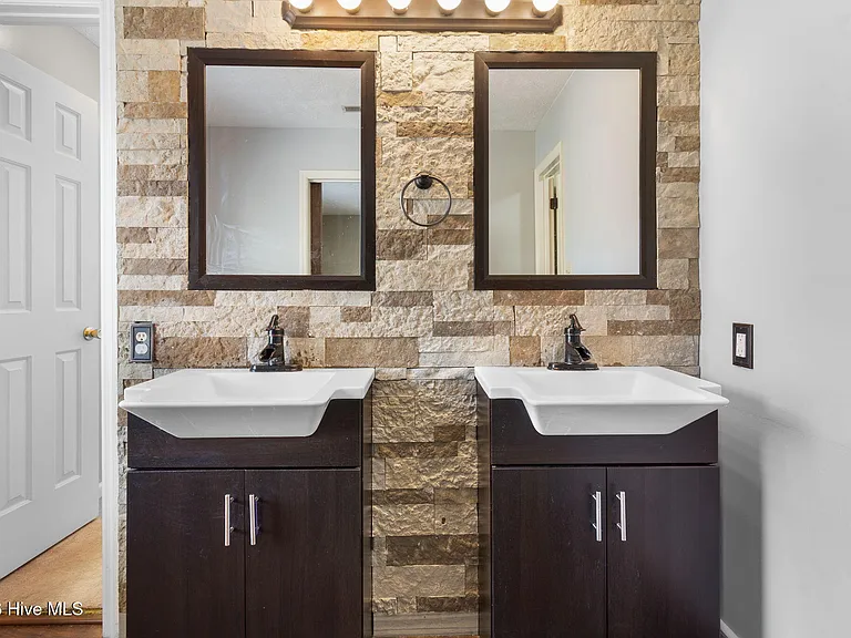 7666 Wilkins Dr — Photo 30