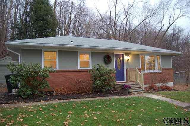 1st image of 121 Orchard Ave