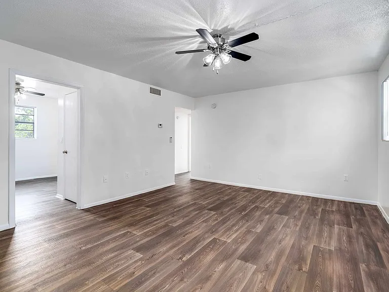 La Aloma Apartments — Photo 20