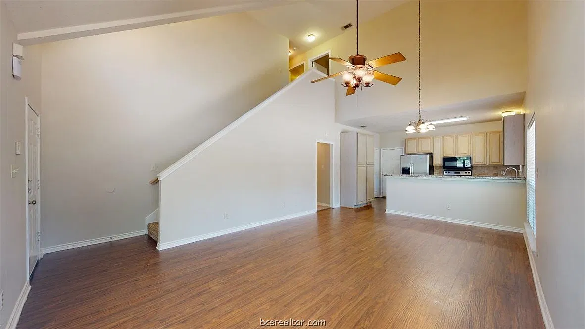5 bed, 4.5 bath, 1598 sqft, $4,300 — Photo 3