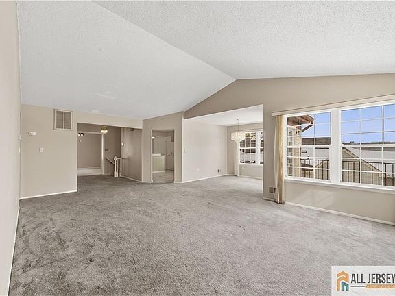 5th image of 17 Dorchester Dr #17D