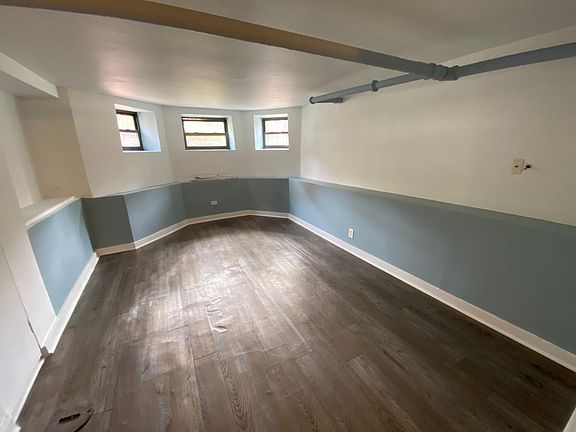 3rd image of 4356 N Kenmore Ave #G1