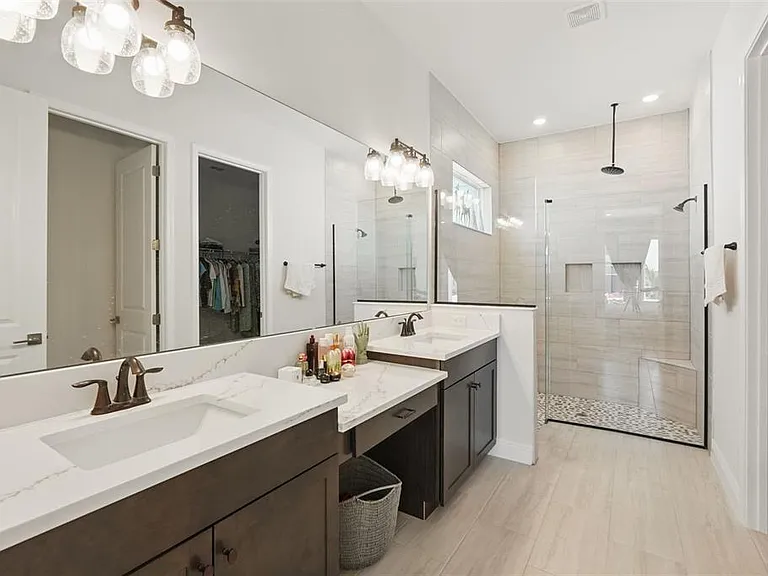 16008 Volterra Point — Photo 26