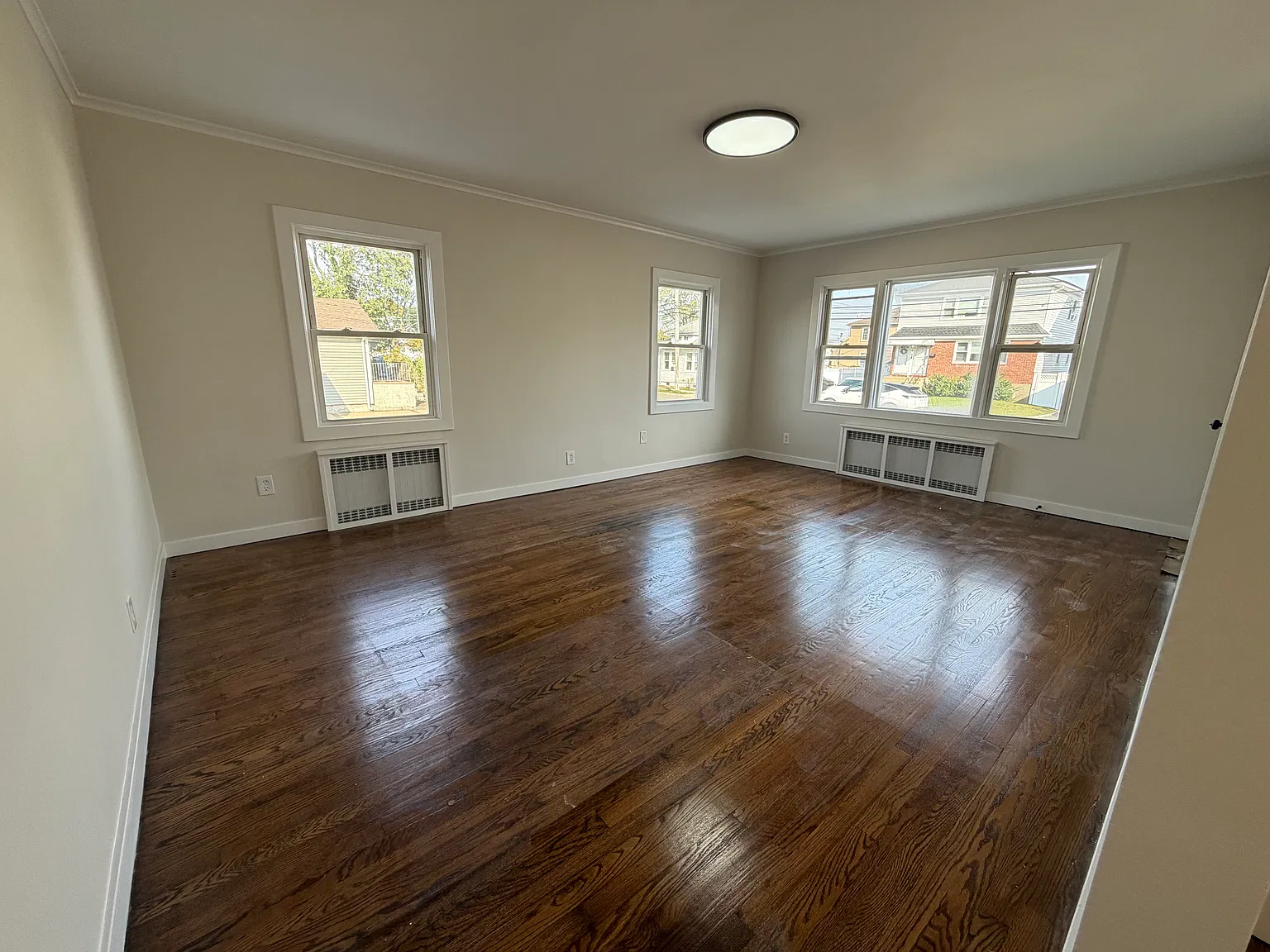 3 bed, 1000 sqft, $3,450 — Photo 3