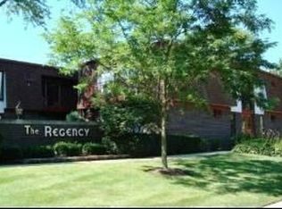 1001 Deerfield Rd APT 104, Deerfield, IL 60015