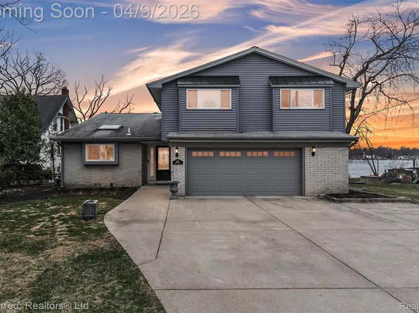 4869 Motorway Dr, Waterford, MI 48328