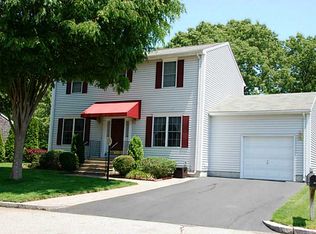 39 Carousel Dr, Riverside, RI 02915