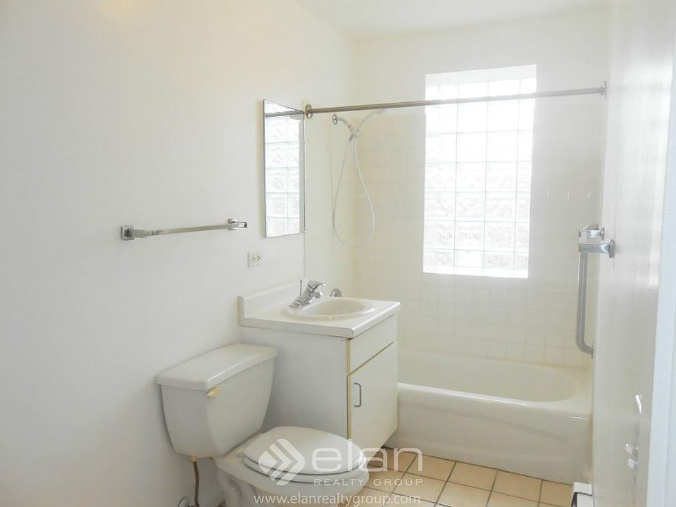 2nd image of 1528 W Morse Ave APT 506