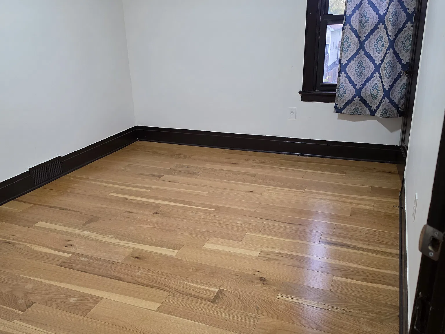 3 bed, 1300 sqft, $1,250 — Photo 4