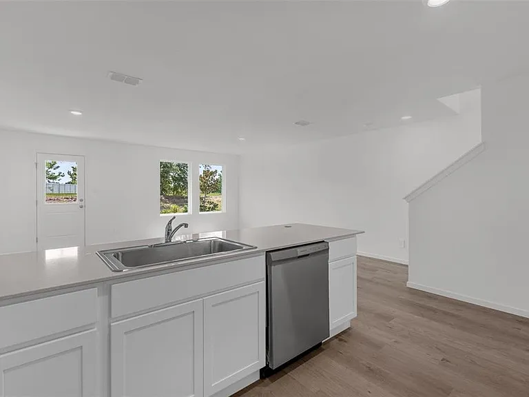 2424 Bevel Ln — Photo 9