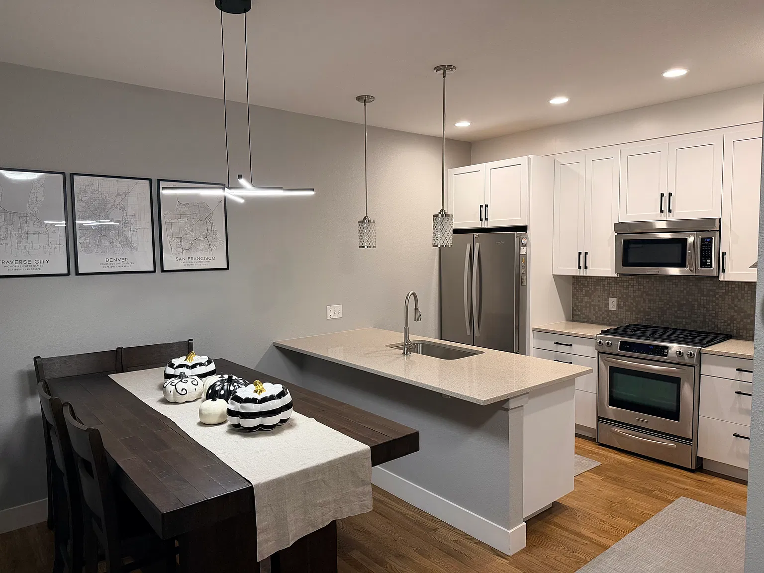 4 bed, 2480 sqft, $4,995 — Photo 3