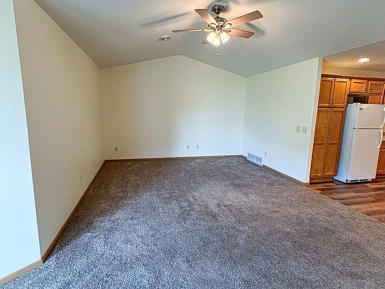 1012 W Shorewood Dr — Photo 12
